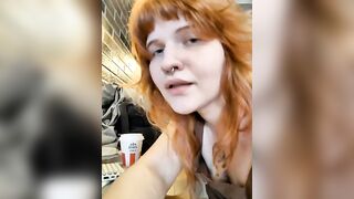 Извращенная рыжеволосая Саша трахается как настоящая шлюха