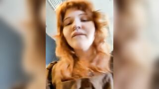 Извращенная рыжеволосая Саша трахается как настоящая шлюха