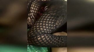 Глубокий отсос зрелой блондинки с грязными ругательствами
