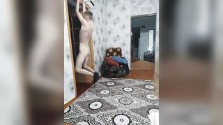 Стройная рыжая девушка трахается за токены
