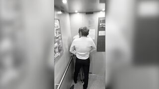 Богатая бабушка отведена в лифте на скорый секс