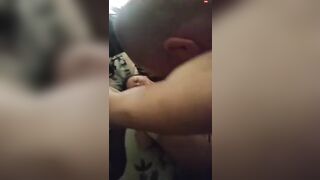Мама снимает, как дочь трахают во все отверстия
