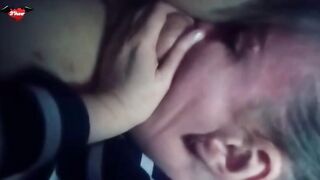 Деньги за оральный секс: похотливая девушка удовлетворяет любовника