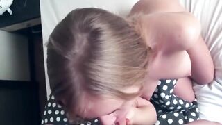 Юлька получает сперму на лицо после глубокого минета