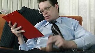 Офисный секс с ненасытной секретаршей и ее боссом