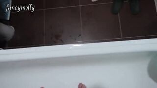 Опытная блондинка обрезала член, сделала глубокий минет и отдалась в киску