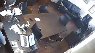 Руководитель трахает кандидатку на собеседовании