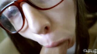 Горячая брюнетка вынуждена поглотить мою сперму: порно видео с очкастой красоткой