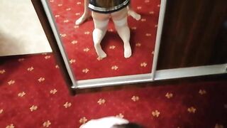 Юная красотка мастурбирует член в жарком трахе