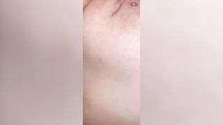 Горячая Машка с удовольствием принимает толстый член в свой рот