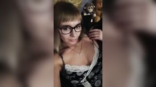 Грязные пальцы в действии: Жесткий секс с возбужденной сучкой