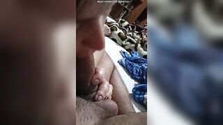 Соседская блядь получает глубокий трах в глотку