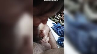 Соседская блядь получает глубокий трах в глотку