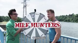 Немецкая шлюха сосет и ебется в киску с длинноногой мамкой