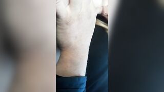 Юная шлюшка Анюта отсасывает толстому шоферу в машине