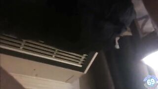 Канадская шлюха демонстрирует свои умения в глубоком горловом минете на камеру