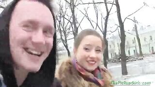 Халявный секс с молодой шлюшкой: пикапер снял на улице и жестко оттрахал за бабки