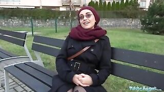 Горячая мусульманка в очках за деньги оттрахана толстым членом